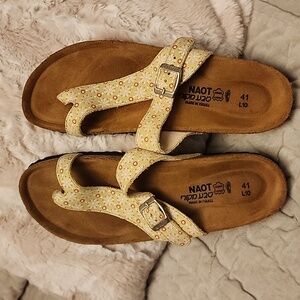 Naot Toe Sandals
